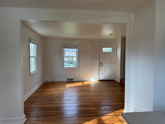 3rd image of 976 Center Ave