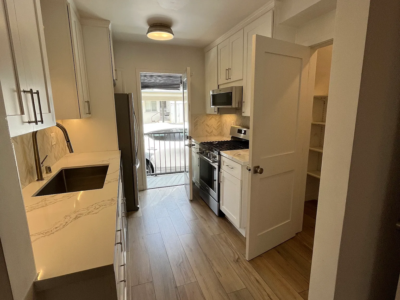 1 bed, 650 sqft, $2,995 — Photo 4