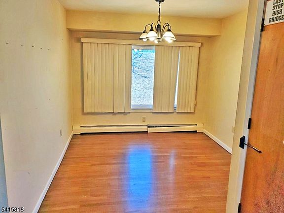 5th image of 52 Valley View Rd