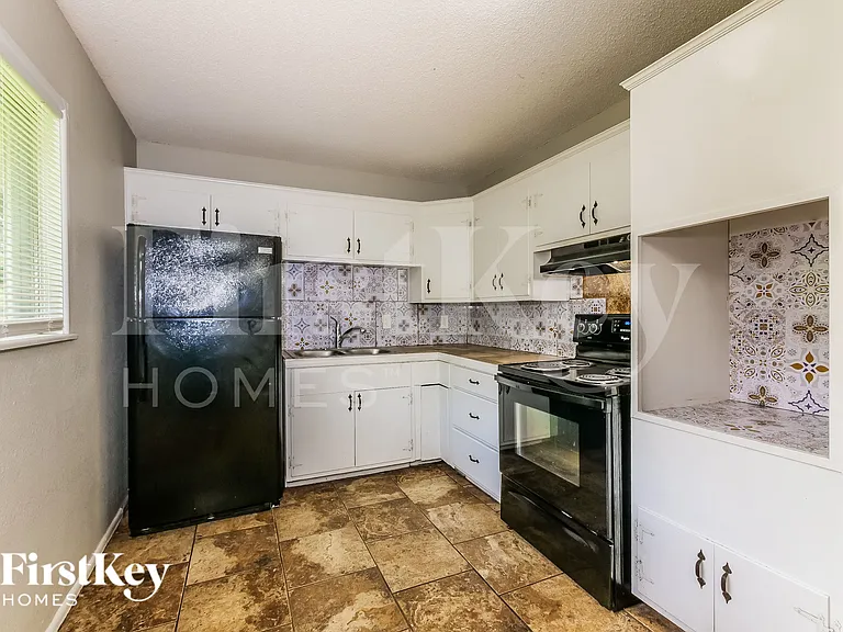 9309 Farley Ave — Photo 6