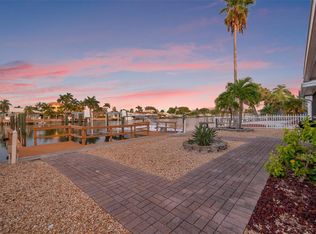 12005 3rd St E APT 4, Treasure Island, FL 33706