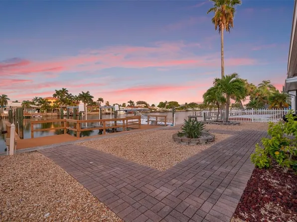 12005 3rd St E APT 4, Treasure Island, FL 33706