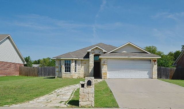 1st image of 203 Broken Arrow Dr