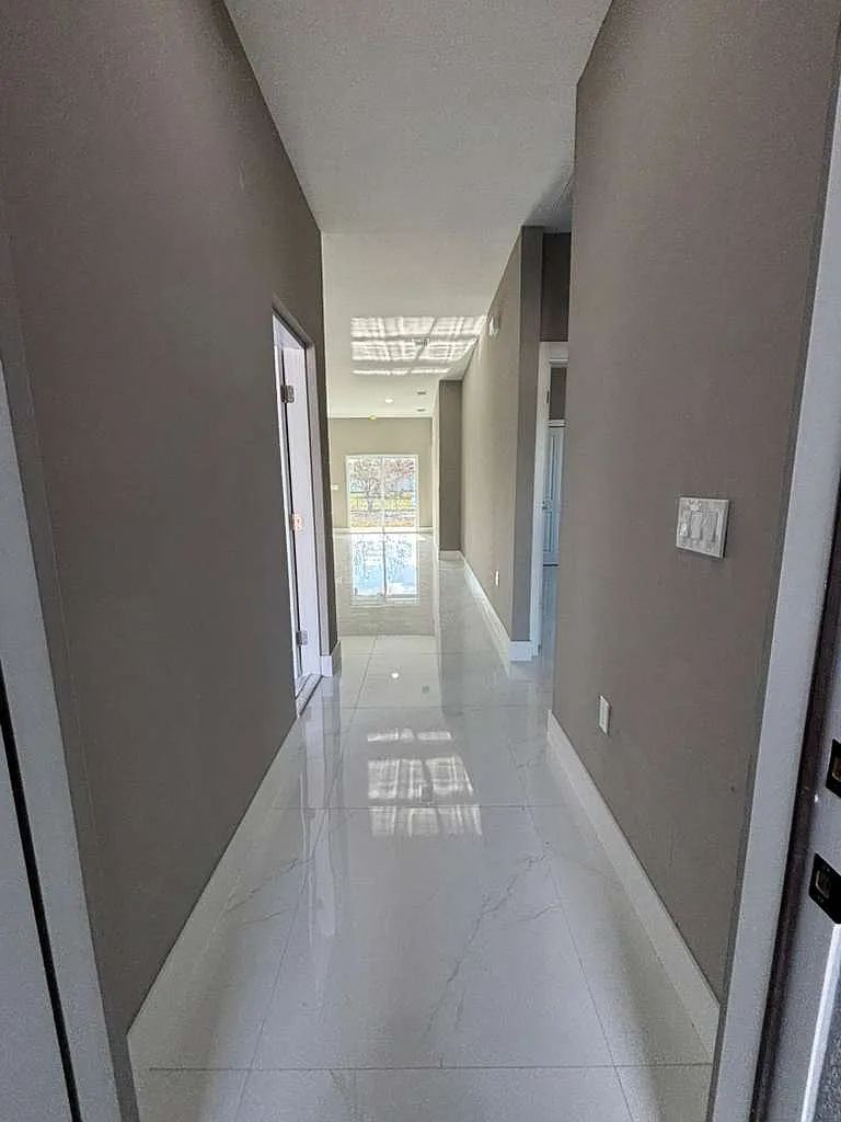 3 bed, 1200 sqft, $1,900 — Photo 3