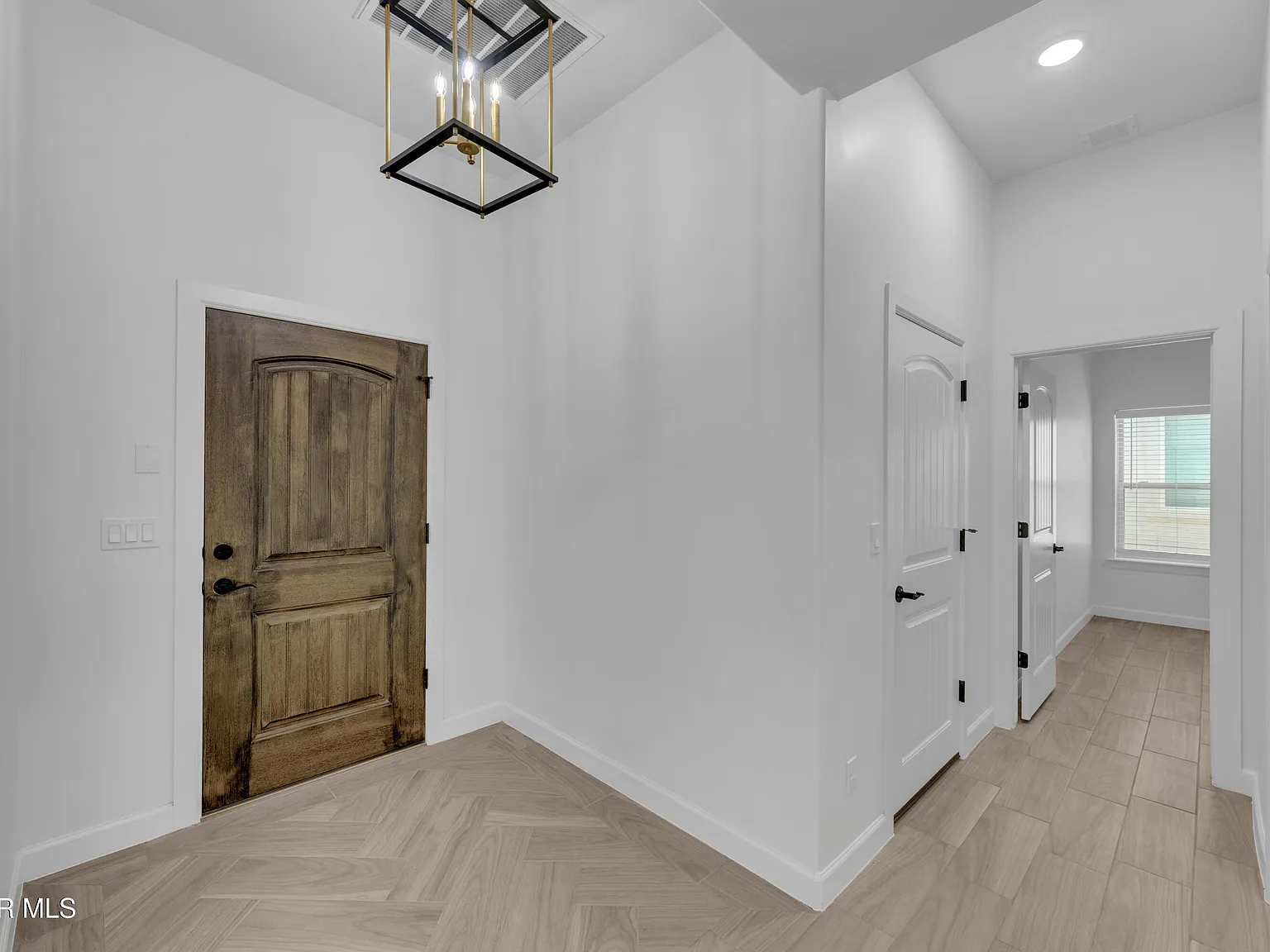 3 bed, 2.0 bath, 1600 sqft, $2,300 — Photo 4