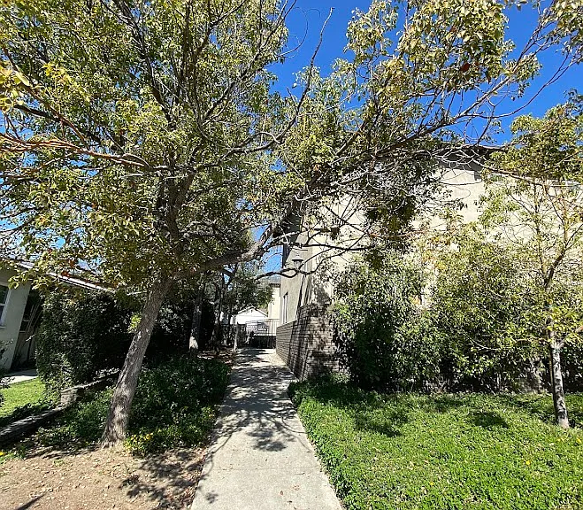 511 W Foothill Blvd #C — Photo 10