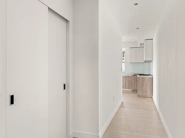 555 West 43rd Street image 16 of 16