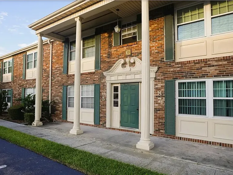 1920 E Edgewood Dr E — Photo 1
