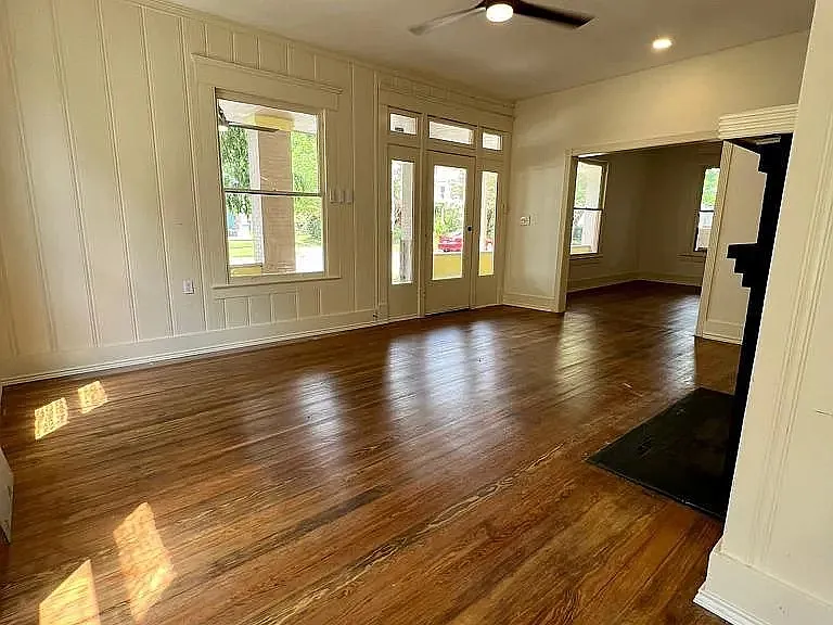 417 W Franklin St — Photo 3