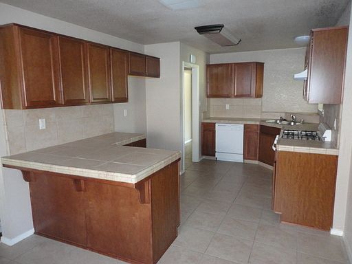5th image of 578 Fairhaven Ave