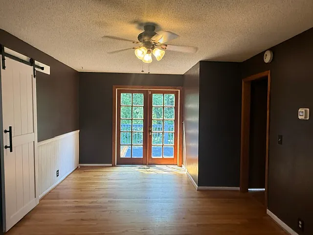 3 bed, 1892 sqft, $2,000 — Photo 2