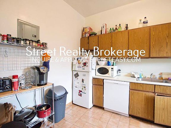 5th image of 371 Amsterdam Ave APT 4