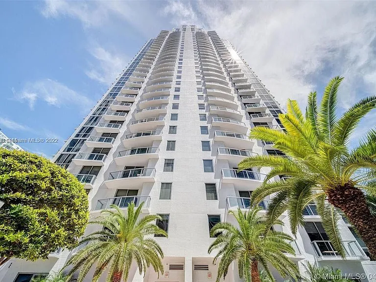 1050 Brickell Ave #812 — Photo 11