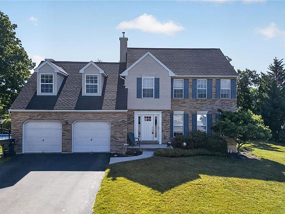 3rd image of 968 Rainbow Dr