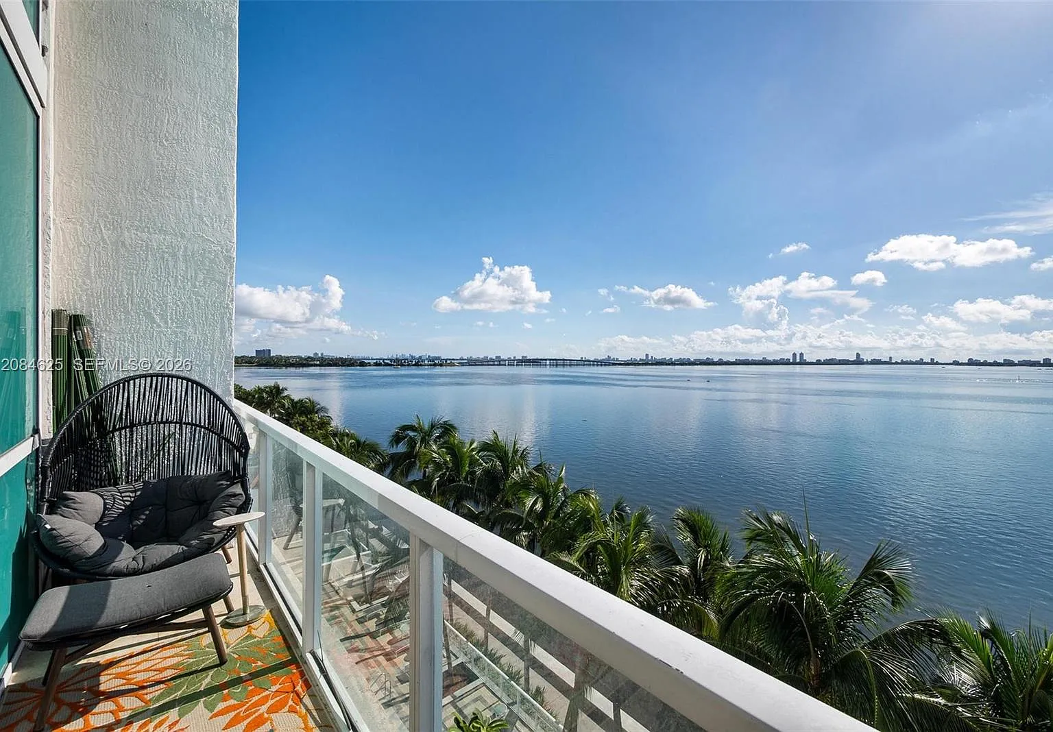 Onyx On The Bay Condo — Photo 3