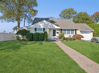 43 Briarcliff Rd, Westbury, NY 11590