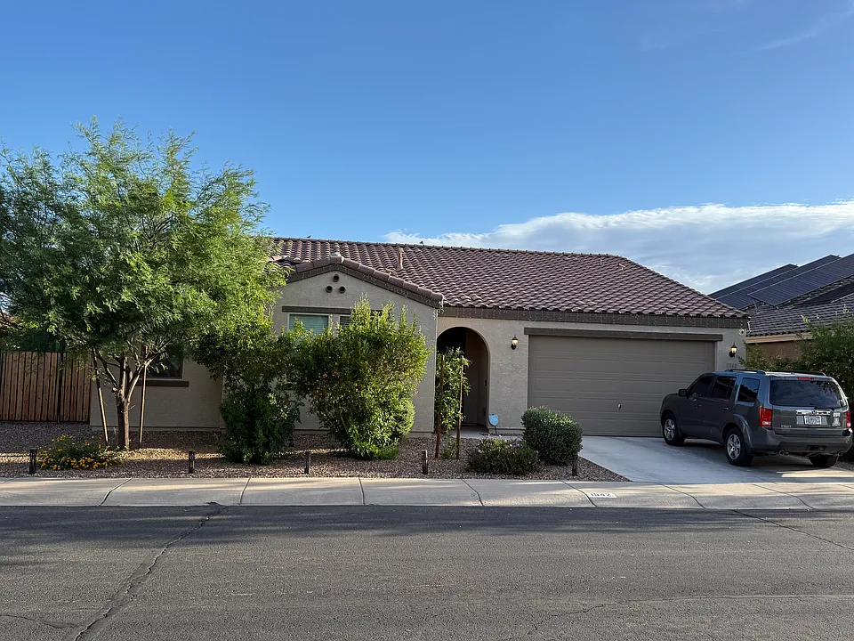 1542 E Fontana Dr