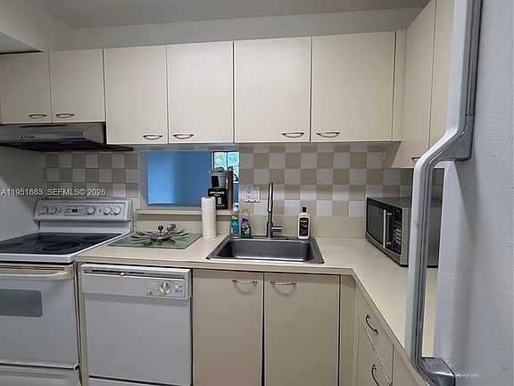4th image of 10431 N Kendall Dr APT D104