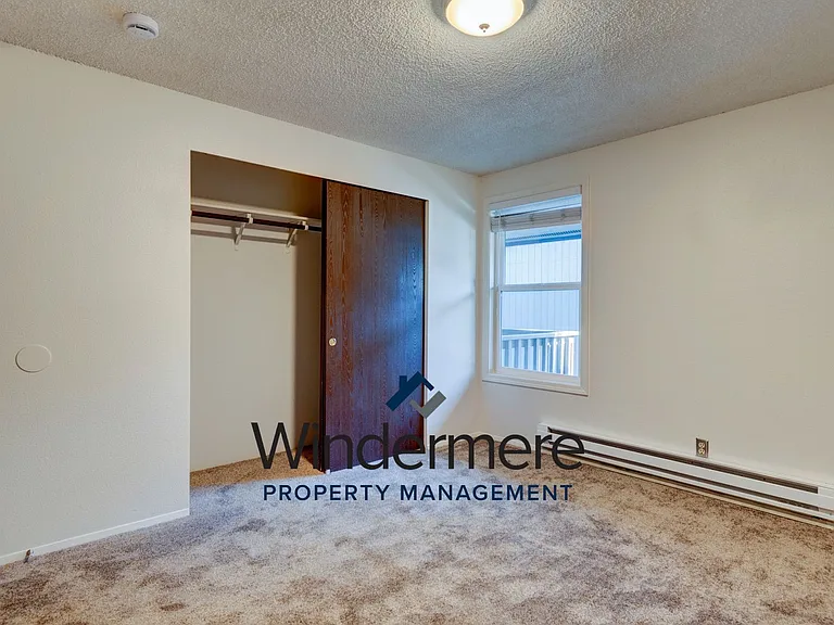 M0646-Prairie Village - 304 N. Main St — Photo 8