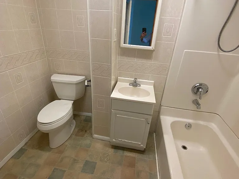 2247 Flora St #1B — Photo 7