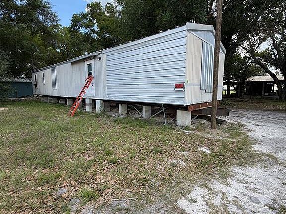 2nd image of 1059 NE Sugar Babe Rd