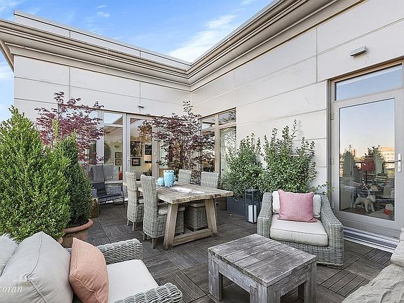 4th image of 1124 Bedford Ave #6B