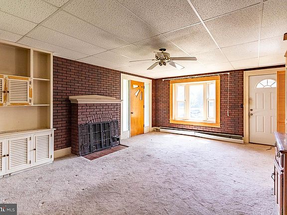 3rd image of 706 E 5th St