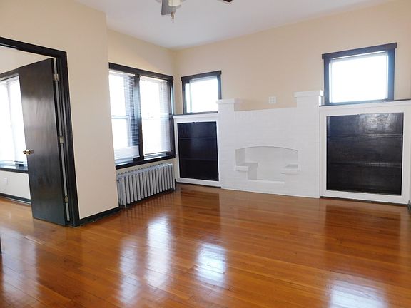2nd image of 1635 W Touhy Ave APT 3N