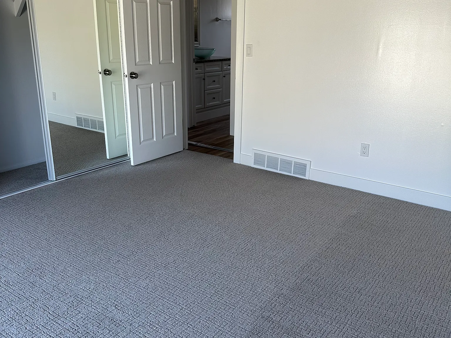2 bed, 975 sqft, $1,650 — Photo 3