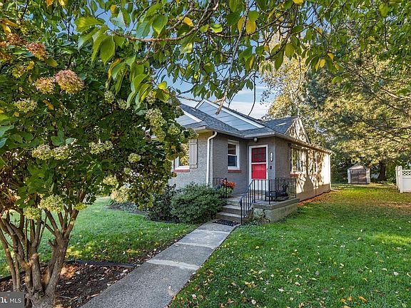 3rd image of 14 Waverly Rd