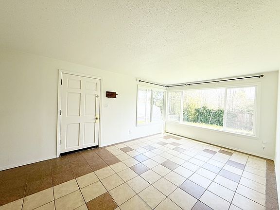 5th image of 1738 Houston Ave