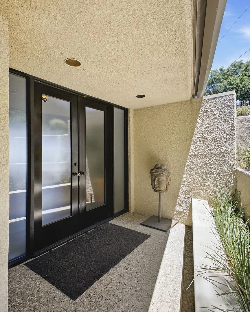 Private Pasadena Retreat with Pool, Beautiful Views & Incredible Outdoor Space — Photo 3