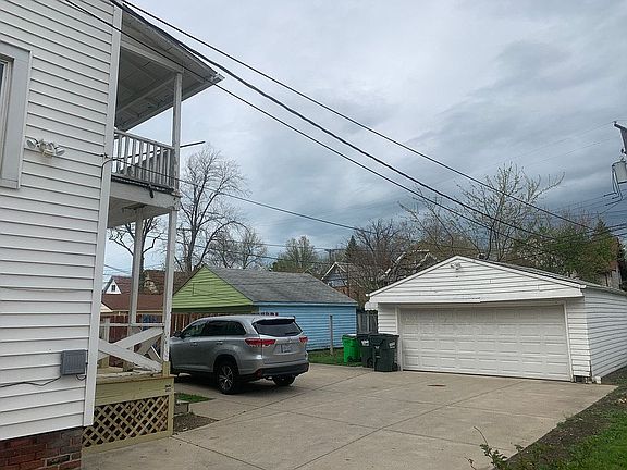 3rd image of 1557 E 204th St