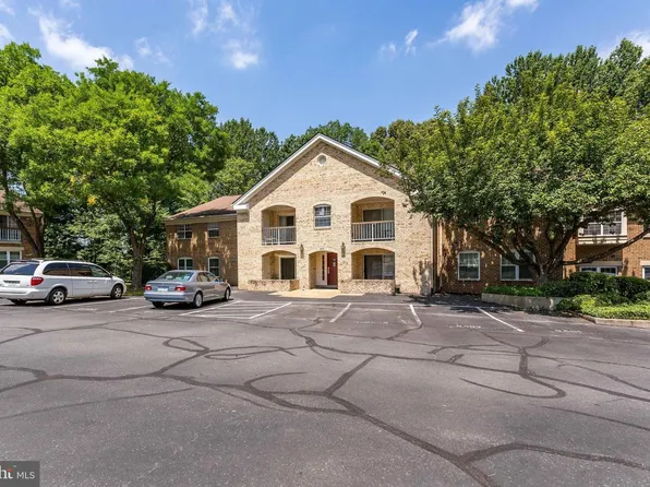 5804 Cove Landing Rd APT 201, Burke, VA 22015