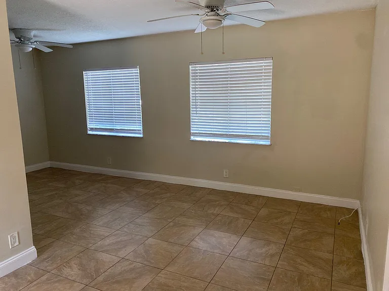 1444 Windsor Ct #1 — Photo 11