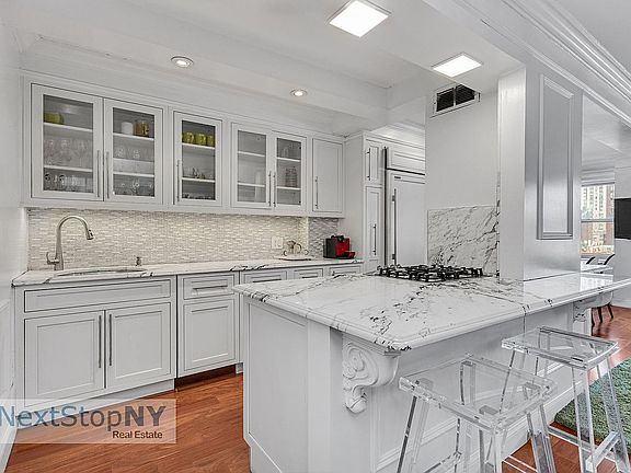 4th image of 333 E 55th St APT 9D