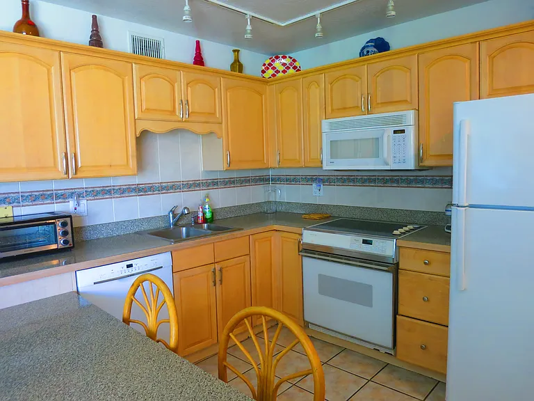 The full kitchen is equipped with all appliances, including a new dishwasher