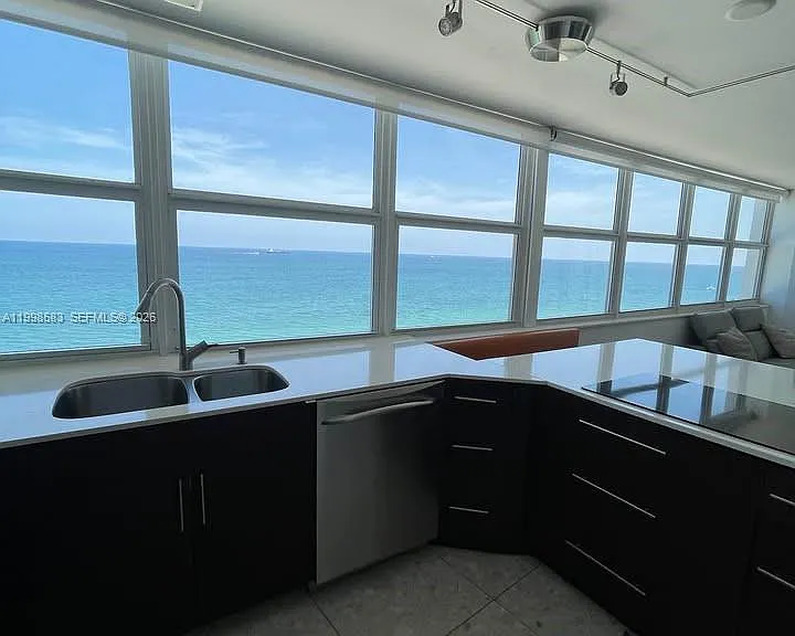 209 N Fort Lauderdale Beach Blvd #12E — Photo 4