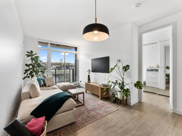 1788 Ontario St #201, Vancouver, BC V5T 0G3