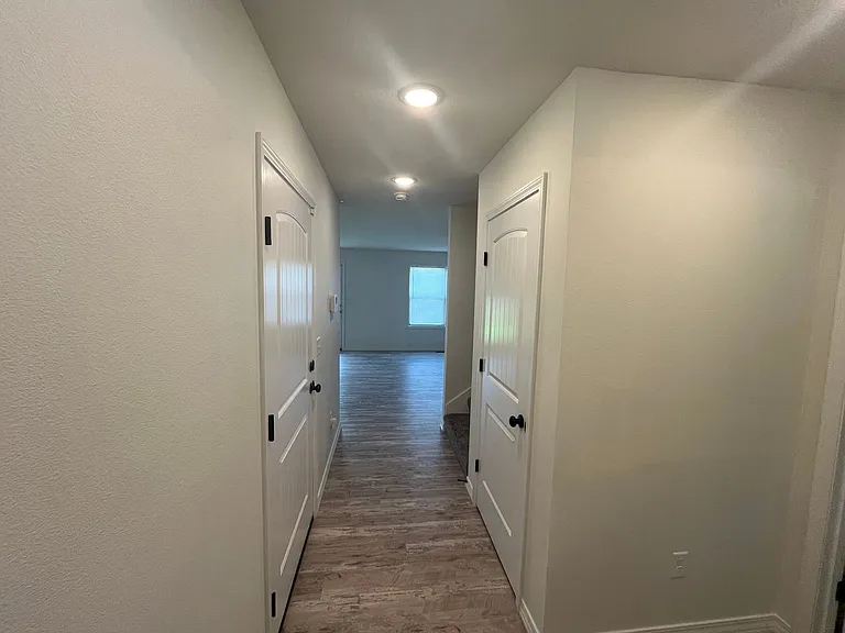 1229 E Paragon St — Photo 2