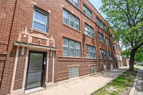 7557-59 S. Calumet Ave. / 348-58 E 76th St. Photo 1