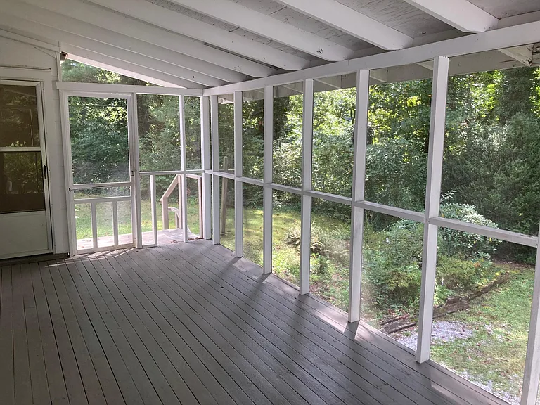 613 Brush Creek Rd — Photo 12