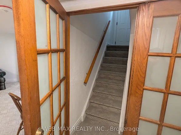 209 South Kingsway #1, Toronto, ON M6S 3T8
