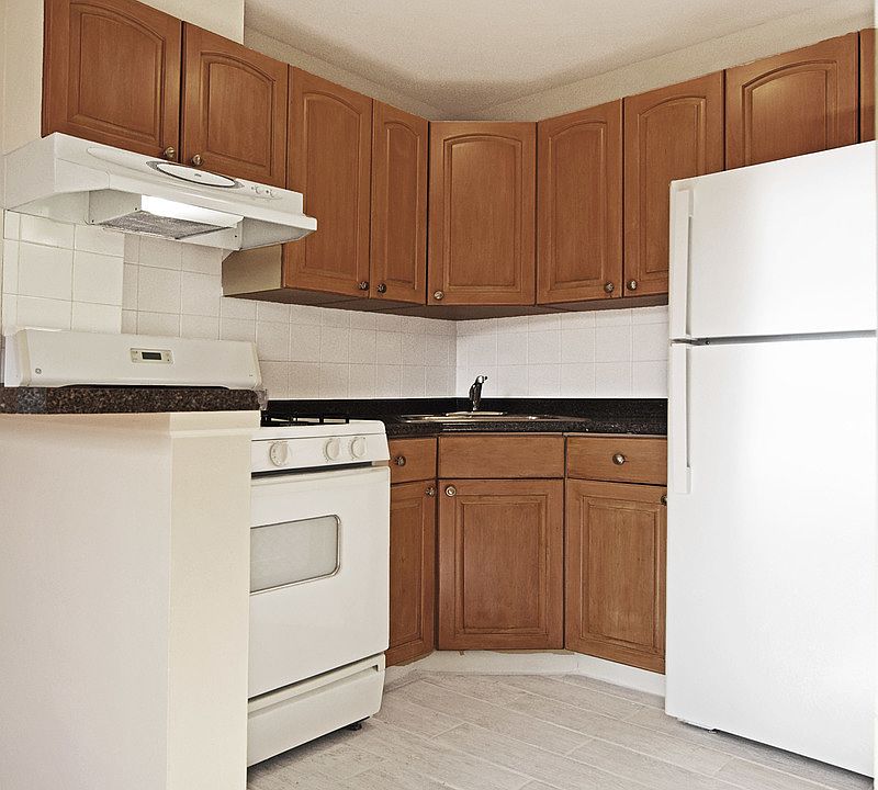 2nd image of 144 Richardson St #3R
