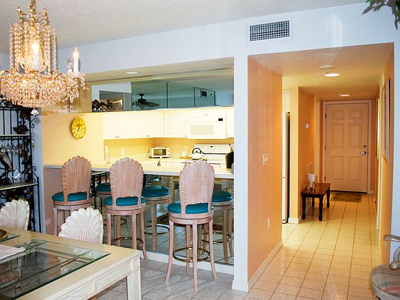 dining/breakfast bar