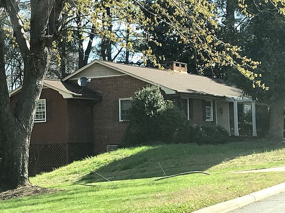 2nd image of 402 Hawthorne Rd