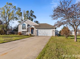 9215 Hessler Dr NE, Rockford, MI 49341