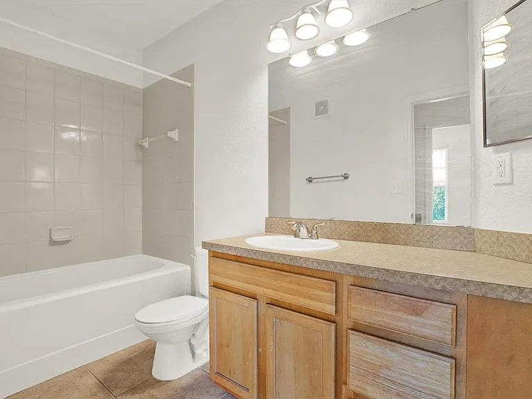 10201 Courtney Palms Blvd #304 — Photo 15