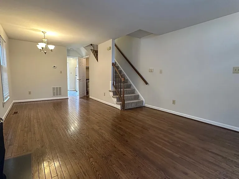 529 Colecroft Ct — Photo 3