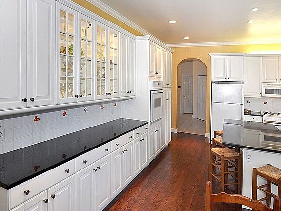 5th image of 85 Fernwood Dr